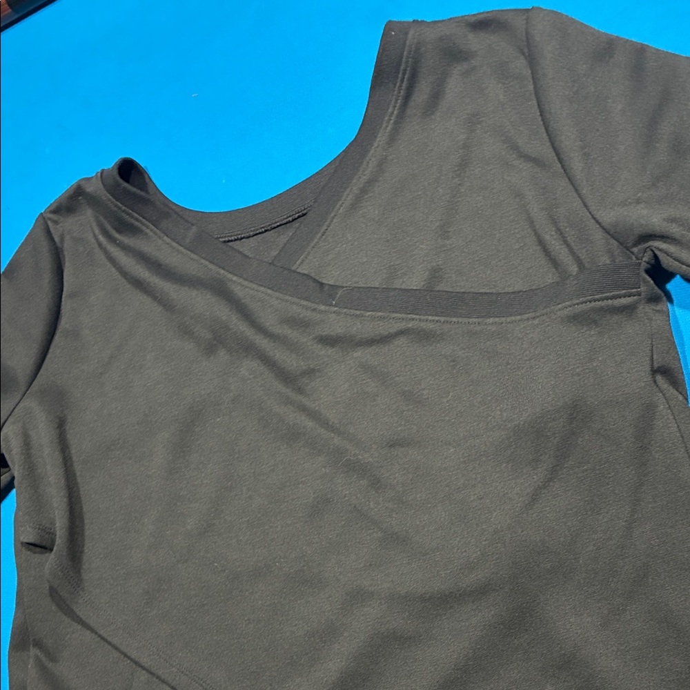 U.S. Army Pride- Black Long Sleeve Top with Yellow Logo and Cute Back Detail - Picture 4 of 12